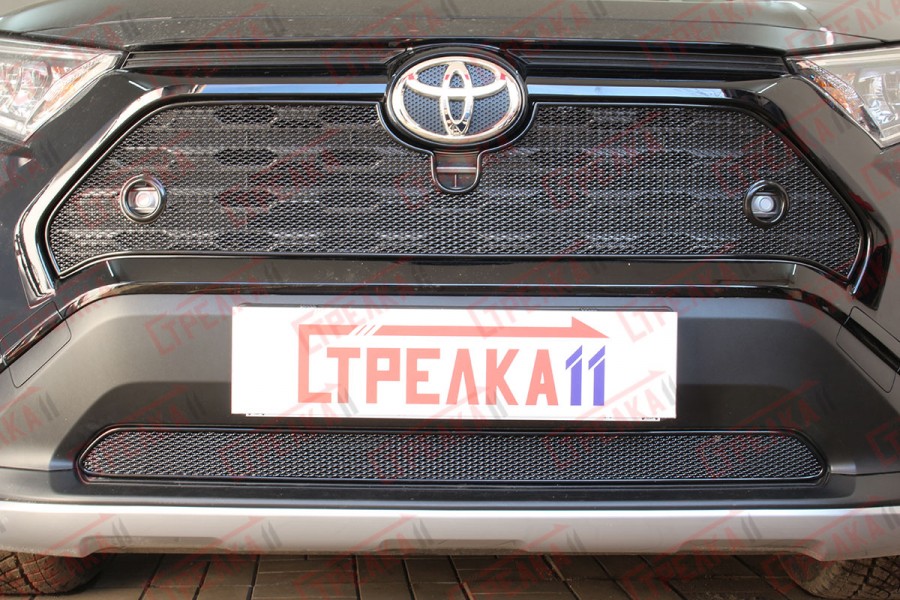 Защита радиатора Toyota Rav4 2019- black верх с парктроником и камерой