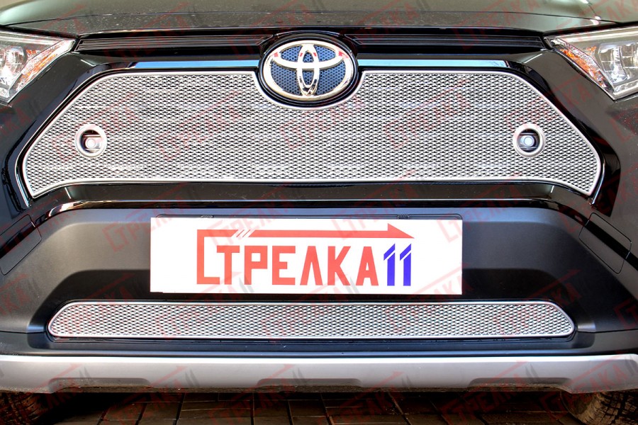Защита радиатора Toyota Rav4 2019- chrome верх с парктроником