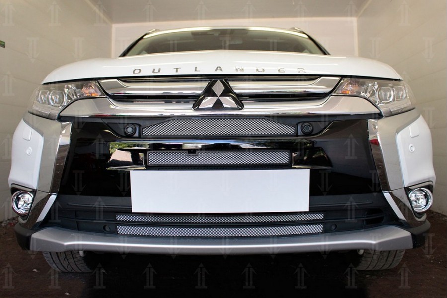 Защита радиатора Mitsubishi Outlander III 2015-2018 (4 части) chrome с парктроником и с камерой