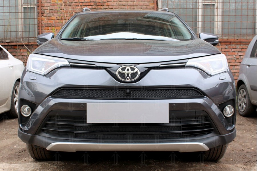 Защита радиатора Toyota Rav4 2015- (с камерой) black верх