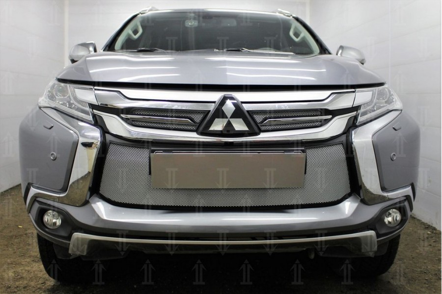 Защита радиатора Mitsubishi Pajero Sport III 2016- (4 части) хром верх