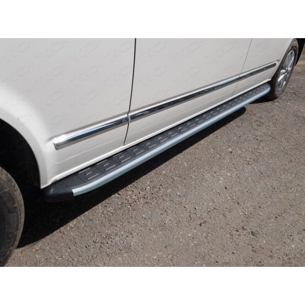 Пороги алюминиевые с накладкой серый карбон для Volkswagen Transporter T6 Long 2015-
